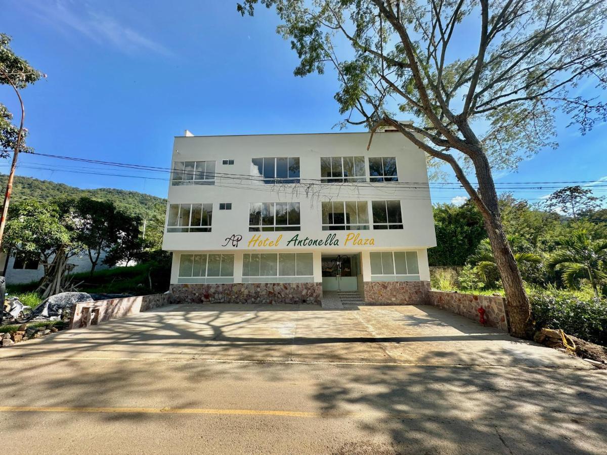Pinchote Hotel Antonella Plaza מראה חיצוני תמונה