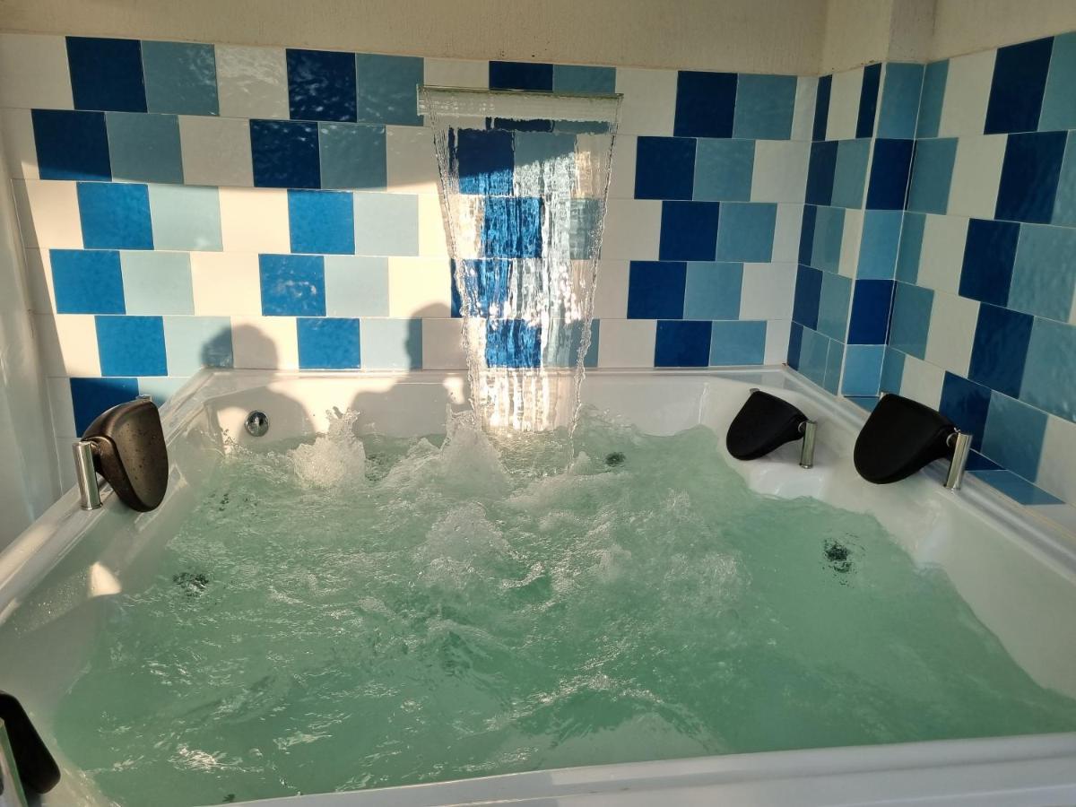 Pinchote Hotel Antonella Plaza מראה חיצוני תמונה