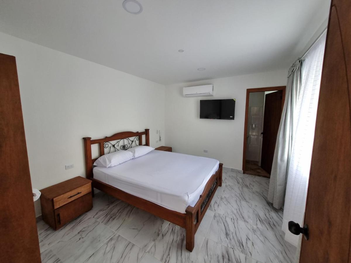 Pinchote Hotel Antonella Plaza מראה חיצוני תמונה